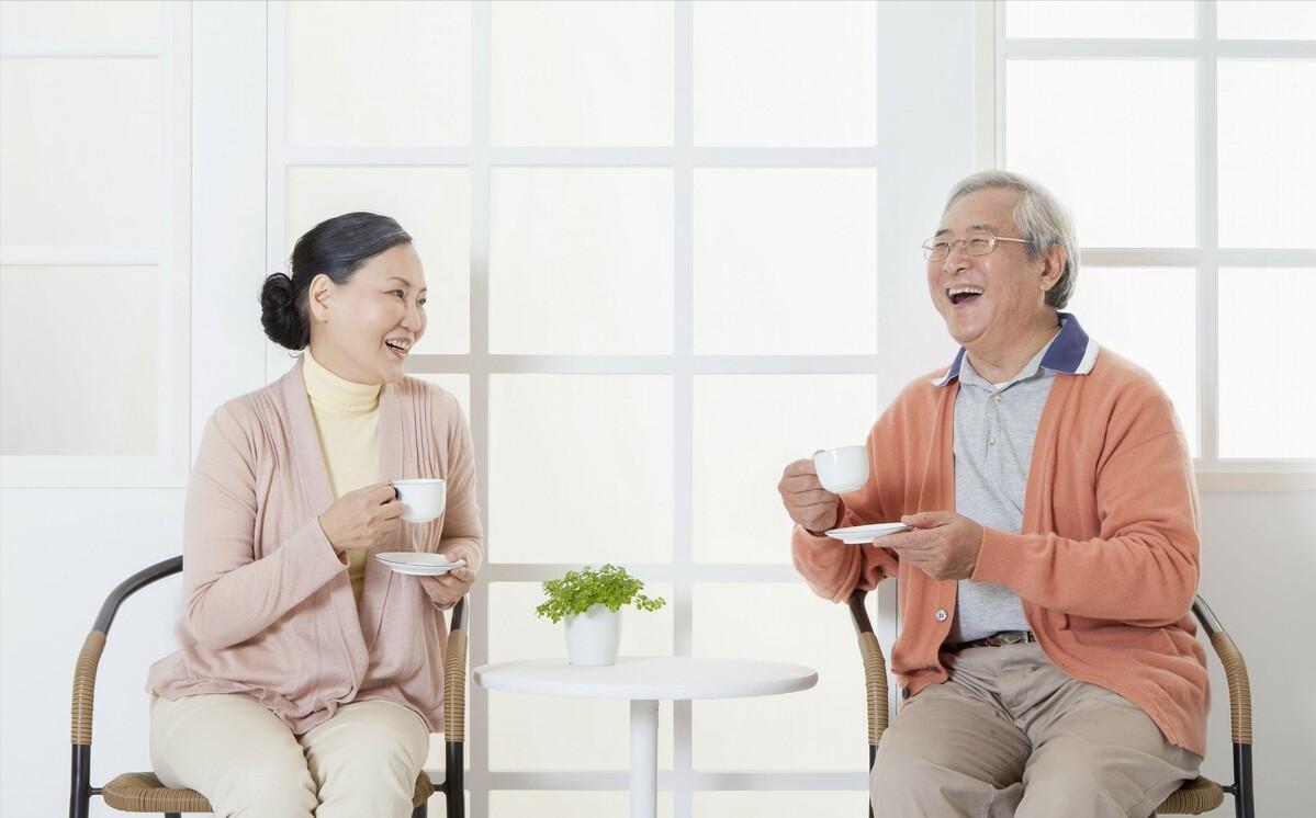 66岁男人自述：跟离异女人搭伙，她占有欲太强，我快要坚持不住了