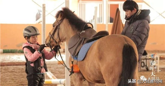 骑马、古琴、画画、足球……让这个9岁小姑娘告诉你啥叫天赋!