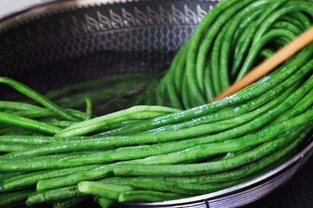 怎样做酸豆角吃了健康一点,怎样在家做酸豆角才好吃