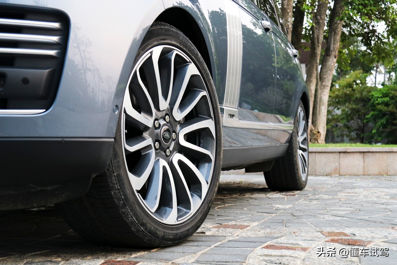 路虎揽胜sva曜夜运动版加长版试驾,14-17款路虎揽胜运动测评