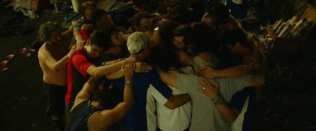 智利700米被困33名矿工怎么救的,智利矿难被困69天电影