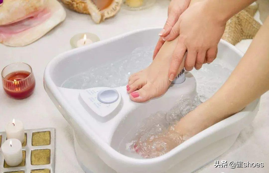 高跟鞋磨脚的诀窍,高跟鞋磨脚怎么打理