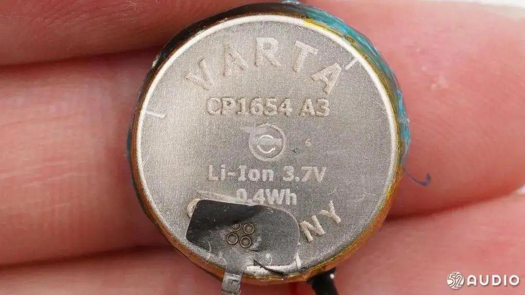 品牌争相采用,钢壳扣式电池成TWS耳机标配