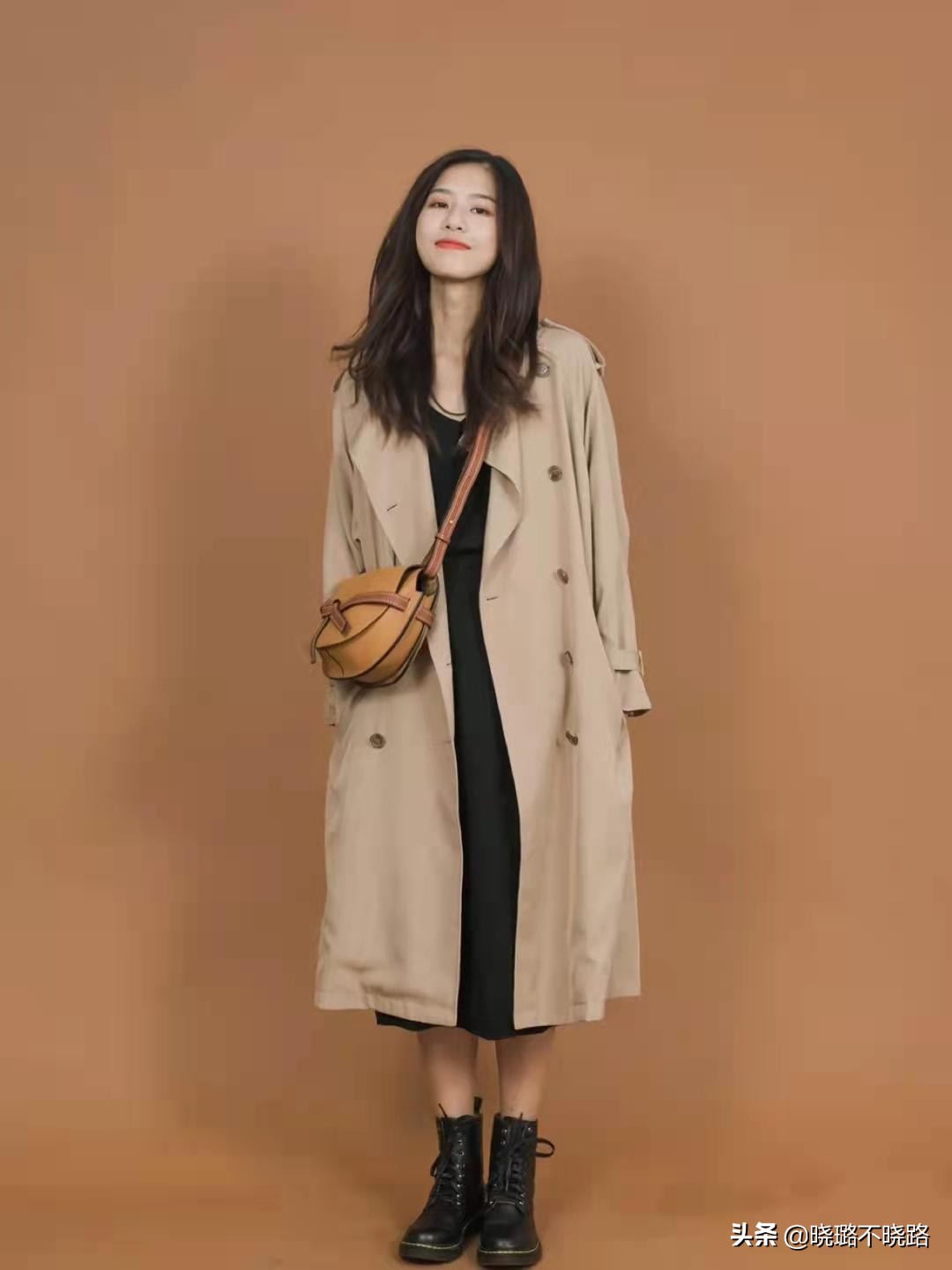 怎么样穿风衣才显得很有气质,穿风衣的高级感