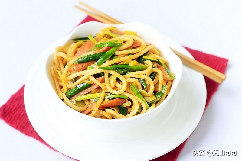 家常炒米粉简单又好吃,炒米粉怎么让不粘不坨又好吃