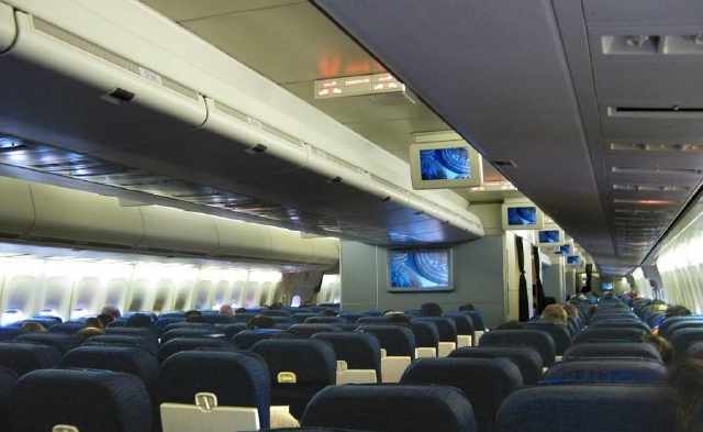 乘坐飞机座位怎么找,飞机座位需要自己提前选择吗