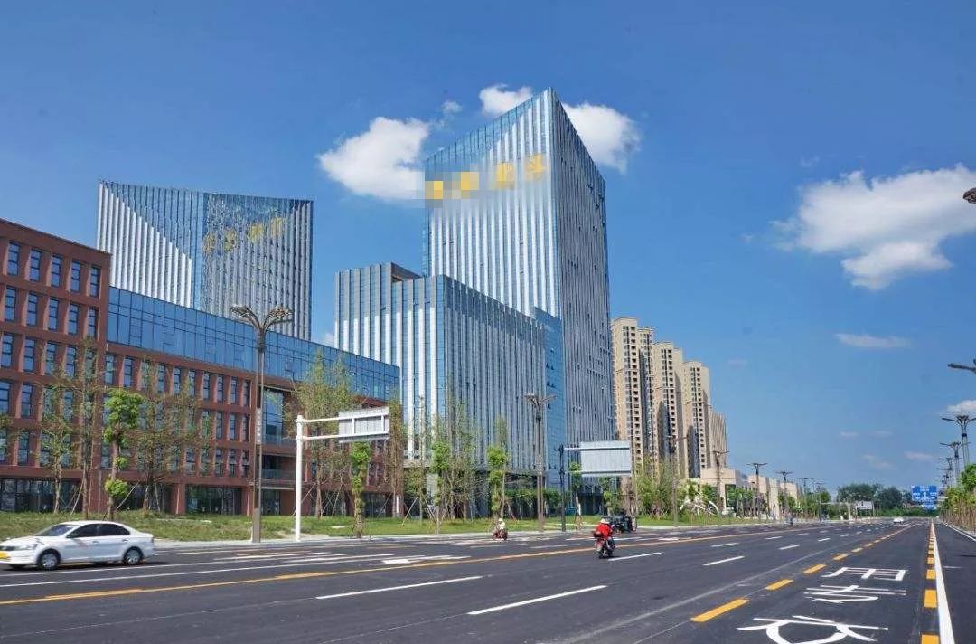 成都这4条“神奇”的街：新房门对门，凭啥最高能便宜1.3万/㎡！