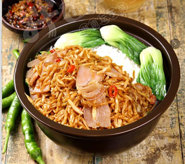 你们为啥都用“花盆”吃饭?不,这是好吃的紫砂煲拌饭计划