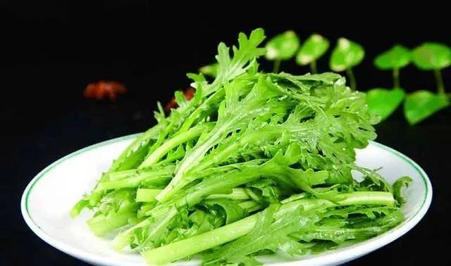 火锅剩下的茼蒿怎么做好吃,茼蒿涮着吃用焯吗