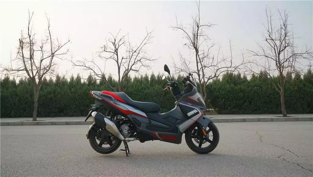 鍜宻rmax300鍚岀骇鐨勮溅,srmax300楠戣鎰熷彈