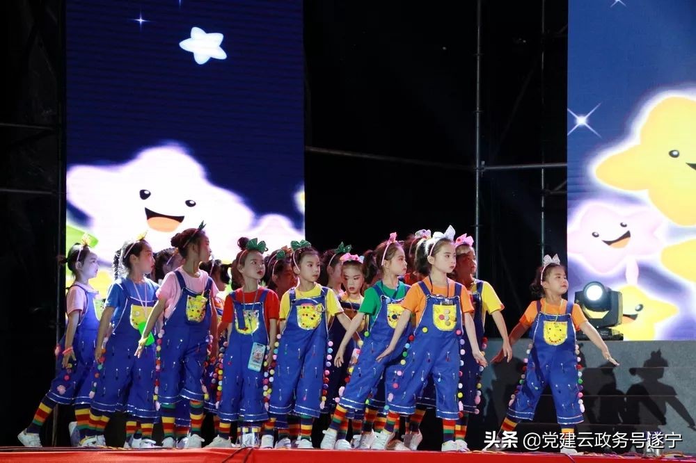 绛戞ⅵ闈掓槬鎵竼璧疯埅鏂囪壓鏅氫細,绛戞ⅵ闈掓槬鎵竼璧疯埅鏂囪壓姹囨紨