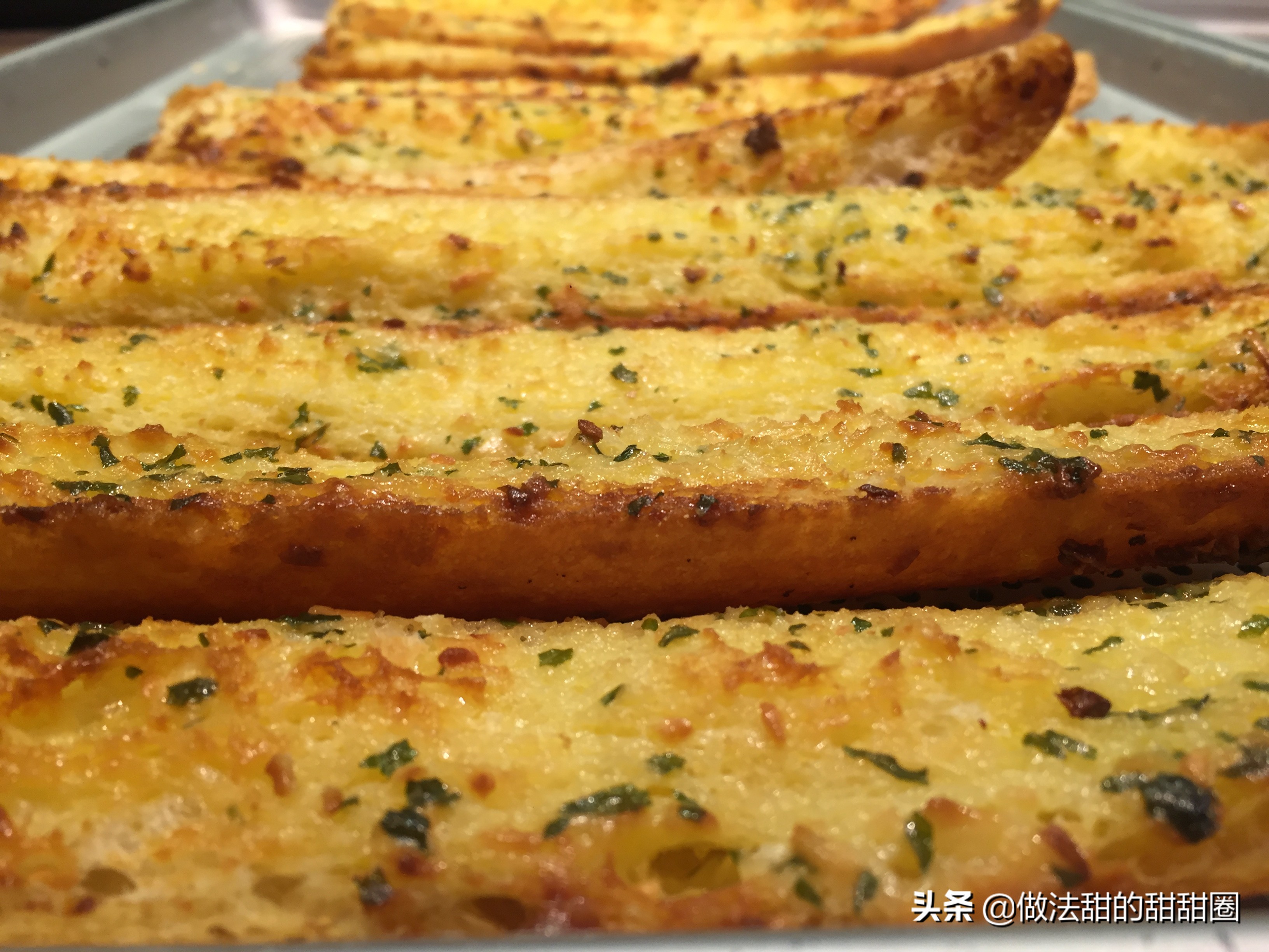 只需一口便爱上的蒜香法棍片