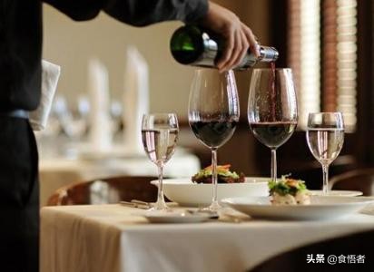 西餐上菜顺序列举三条西餐礼仪,西餐礼仪吃汉堡