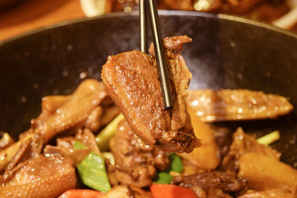 这家老字号食鹅专门店在南海街知巷闻，招牌干逼鹅只需138元锅！