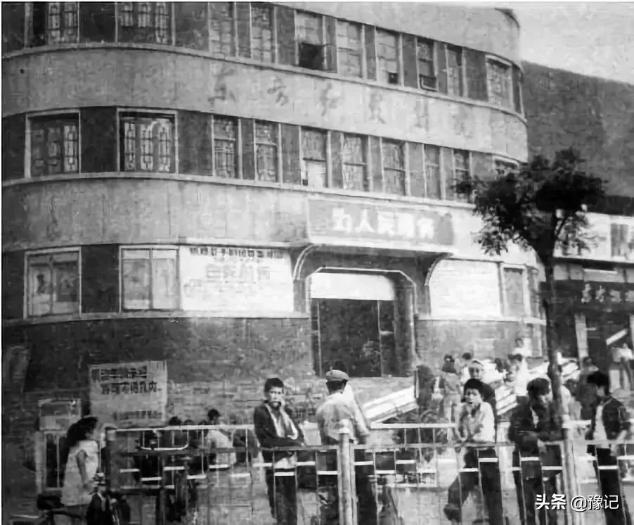 郑州十年的变化,郑州78岁老人为变年轻花30万