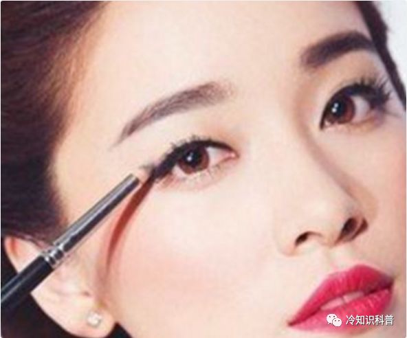 为什么人类眼睛有眼白,为什么人类会有五官