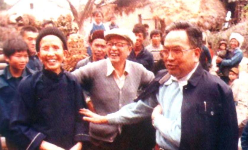 1953年，贵州女匪首被捕，参谋长询问主席意见，毛主席：放了她吧