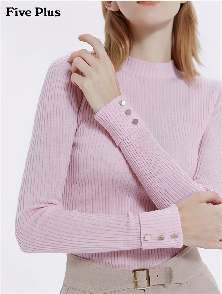 浅灰色打底衫秋冬高级感,燕麦色针织打底衫