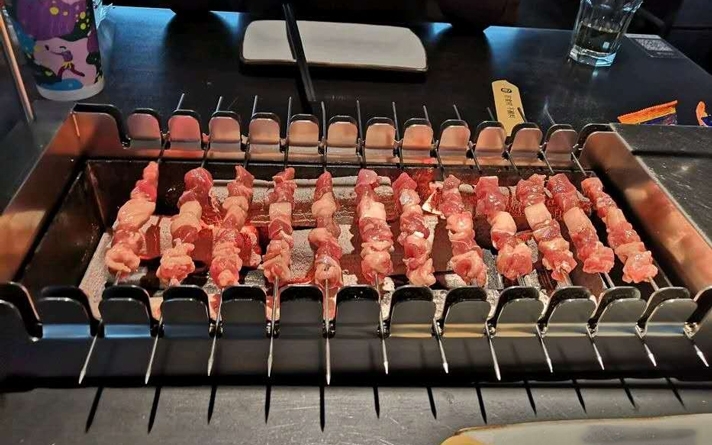 加盟烤串用电烤炉还是燃气烤炉好,烧烤店电烤炉烤串