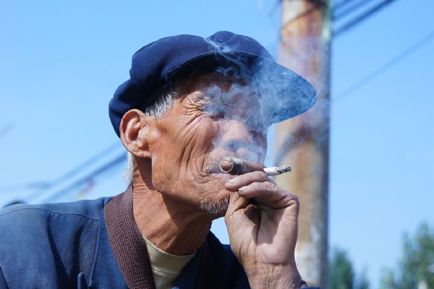 俗话说五代立新坟三代换新人,人过五代必迁坟