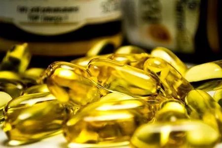 后脚跟干裂护足霜排行榜第一名,护脚霜脚后跟干裂修复霜国货