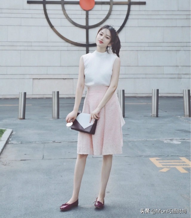 烂大街的“奶奶鞋”，想不到这么时髦，夏天用来搭半身裙，真优雅