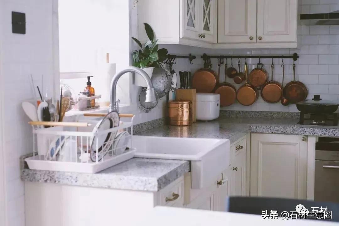 厨房灶台黑色白色柜子效果,黑灰色厨房灶台效果图