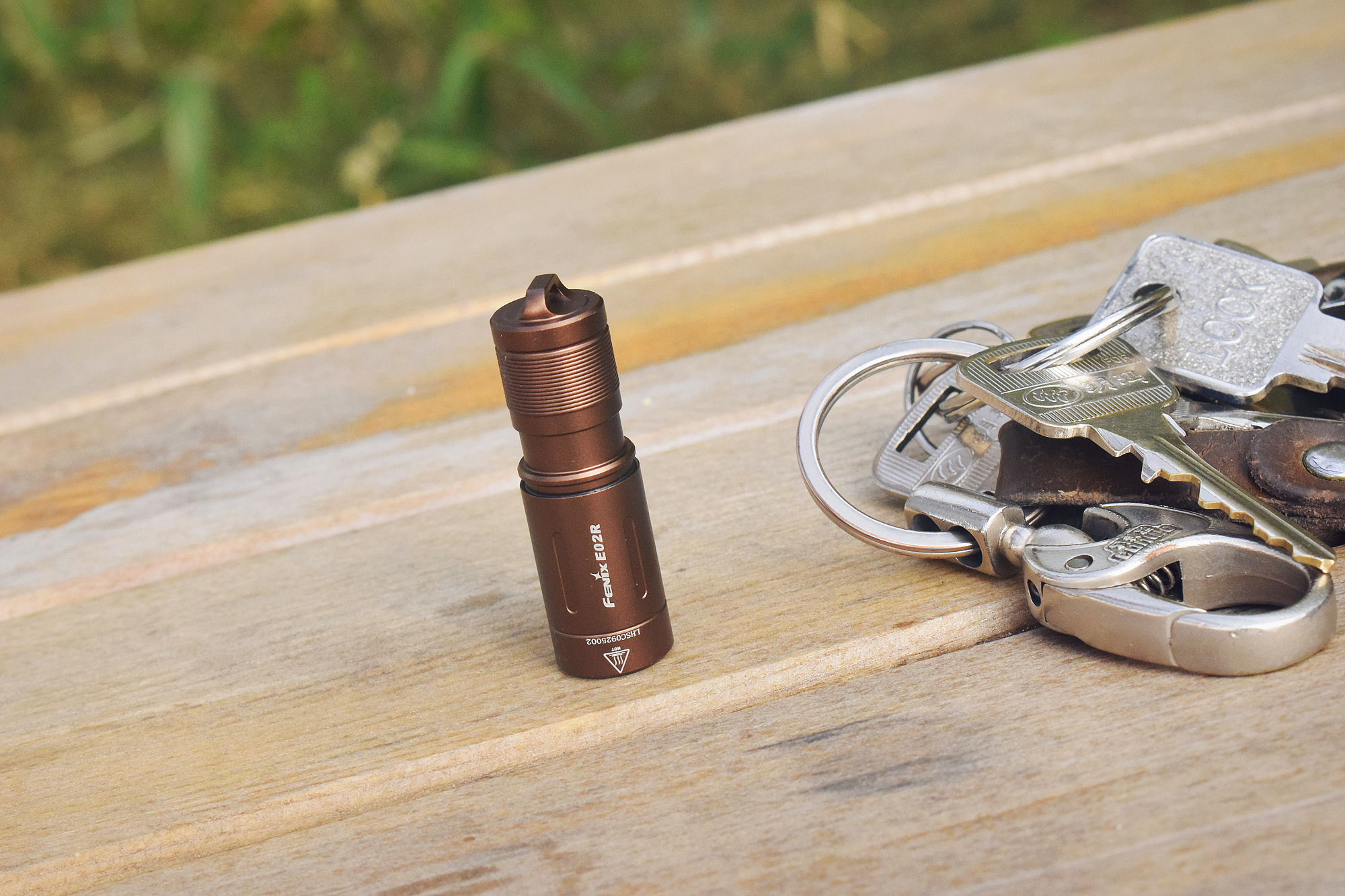 随身应急兼顾把玩——菲尼克斯E02R钥匙扣迷你手电赏评