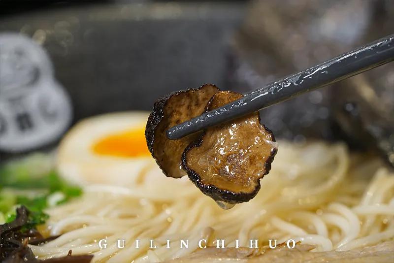 东西巷火了4年的“爱情”小店，老板竟然师从日本“拉面之神”