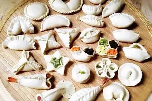 初学包月牙饺子的手法教程,漂亮饺子视频教程
