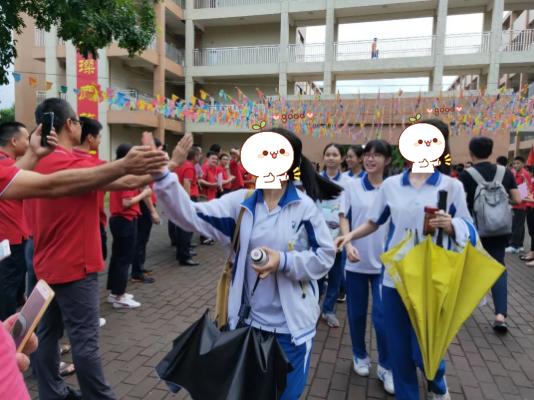 看完谁说中学校服丑？？这几所学校的校服简直颜值爆表
