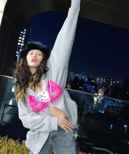 韩国女星泫雅写真,韩国女星衣着曝光泫雅