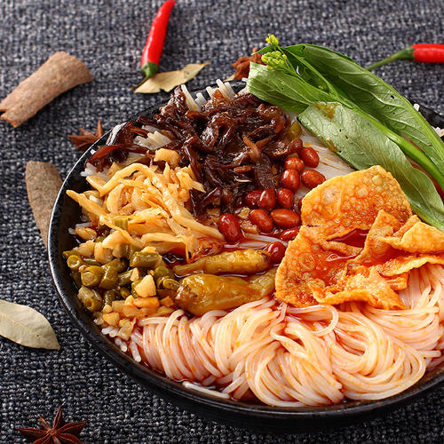 螺蛳粉要泡来煮还是直接煮,煮螺蛳粉是在水开之前下还是之后