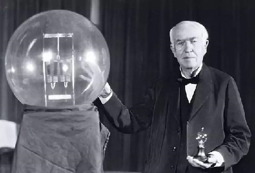 一颗灯泡的寿命，本来有100年，背后却藏着你不知道的奸商阴谋