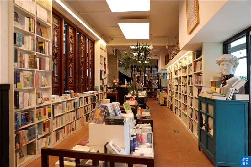 广州荔湾湖公园藏着一个可以睡觉的书店，这家书店再造一个乌托邦