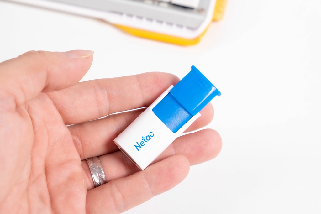 朗科u182闪存盘评测,朗科u235超稳加强型闪存盘