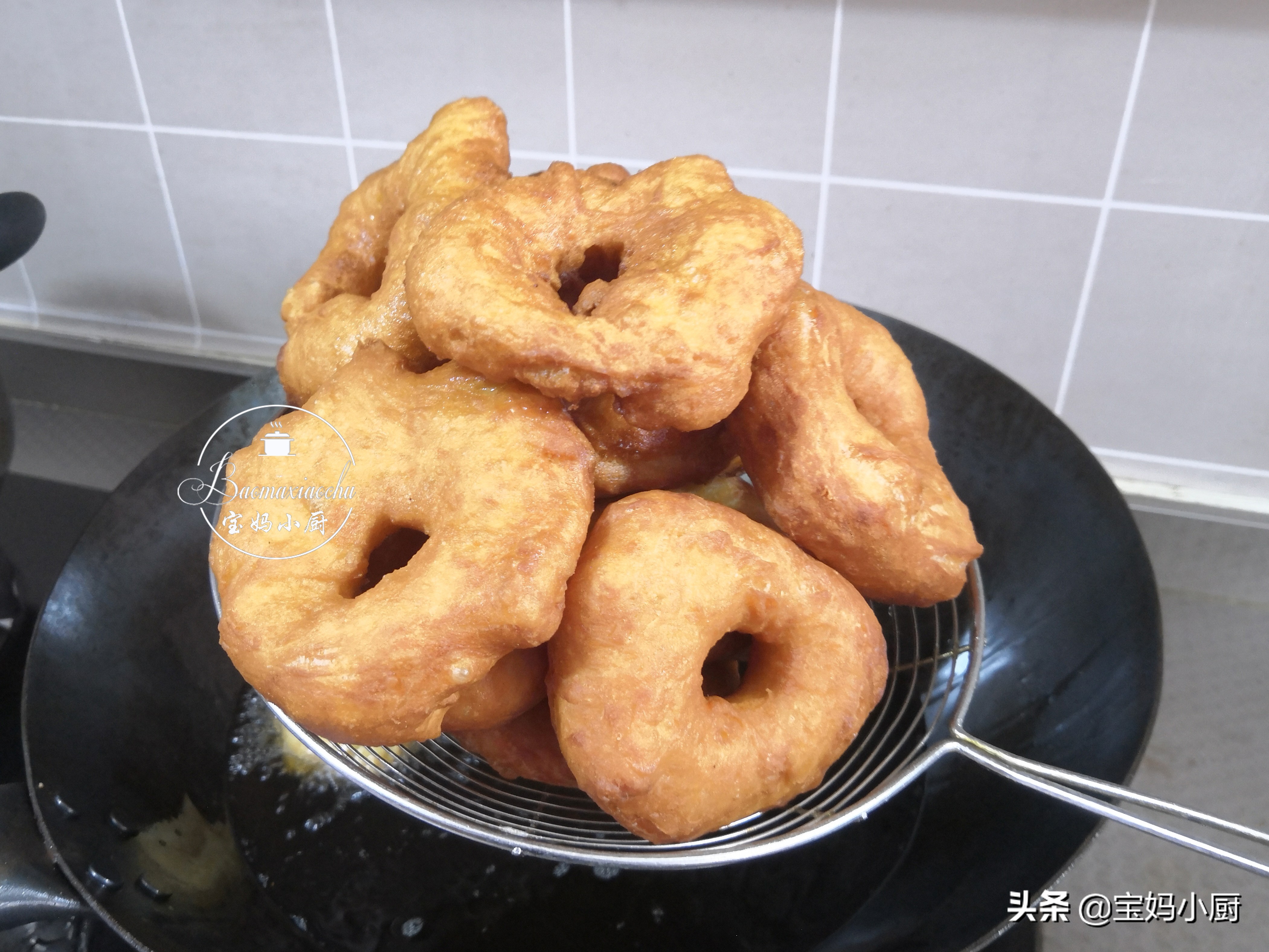 油条圈，家人吃着迷，比油条快手省事，一抓一揪就搞定，早餐要吃