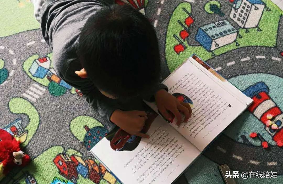 亲子时光陪孩子一起学英语,妈妈陪孩子英语启蒙全过程