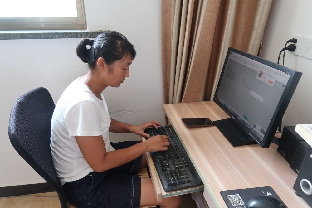 菜场女作家,菜市场摆摊的作家