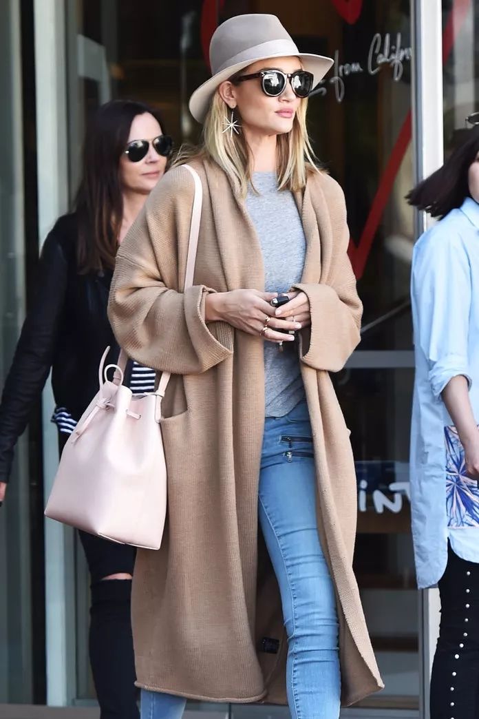 会背水桶包的人,会背奢侈品包包