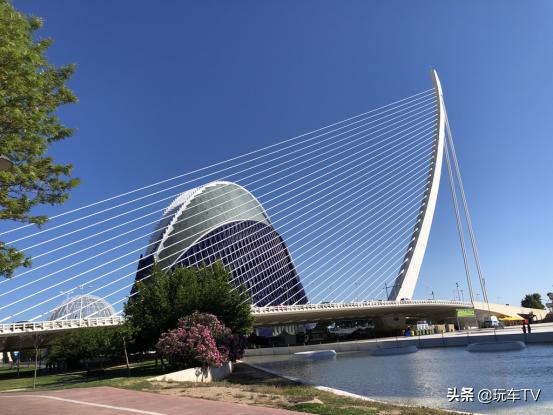 开手波等30个红灯，飞十几小时到万达看场欧冠，哪样更酸爽？