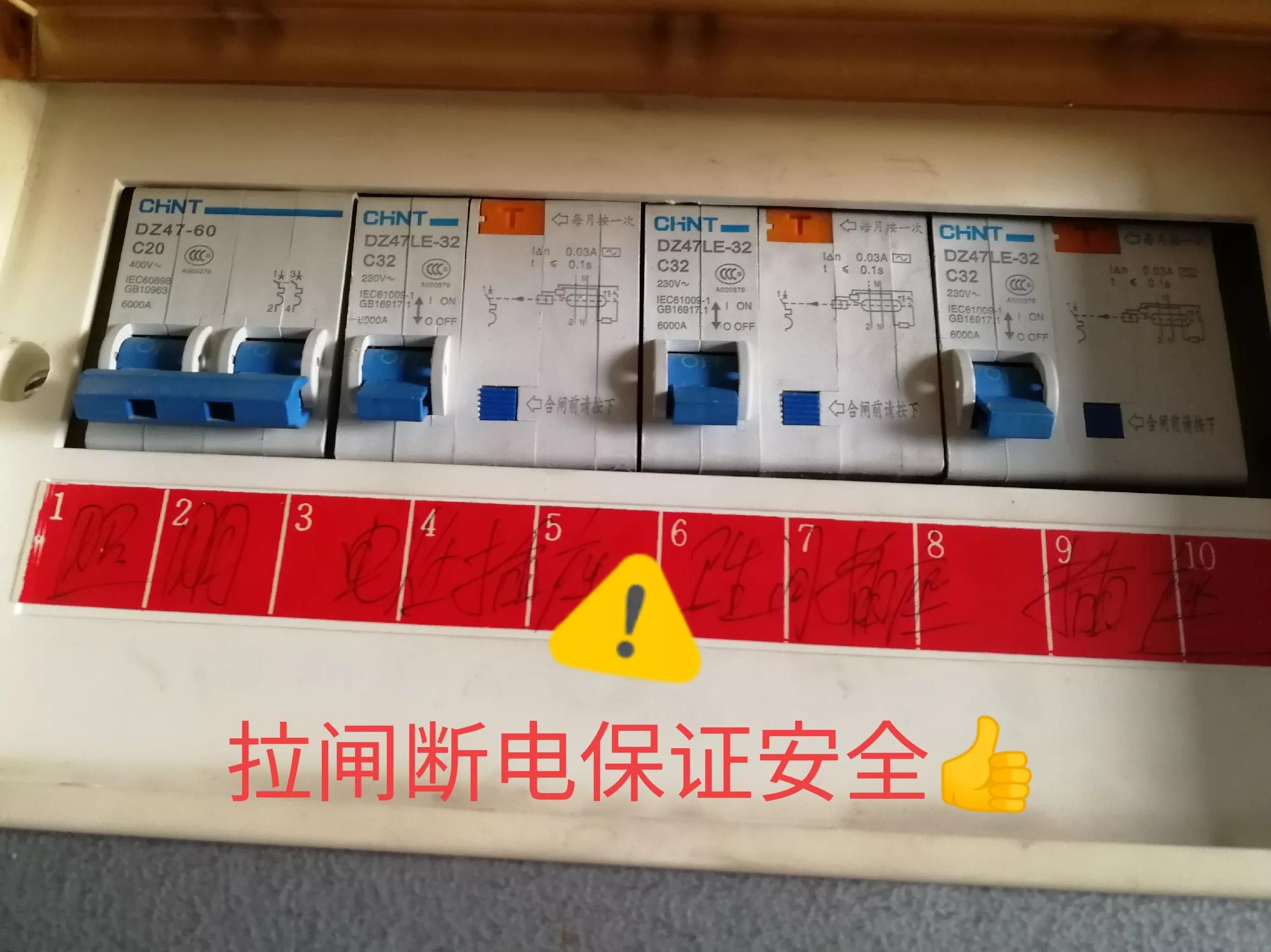 墙壁上插座的固定螺丝坏了怎么修,插座暗盒螺丝滑丝了怎么办