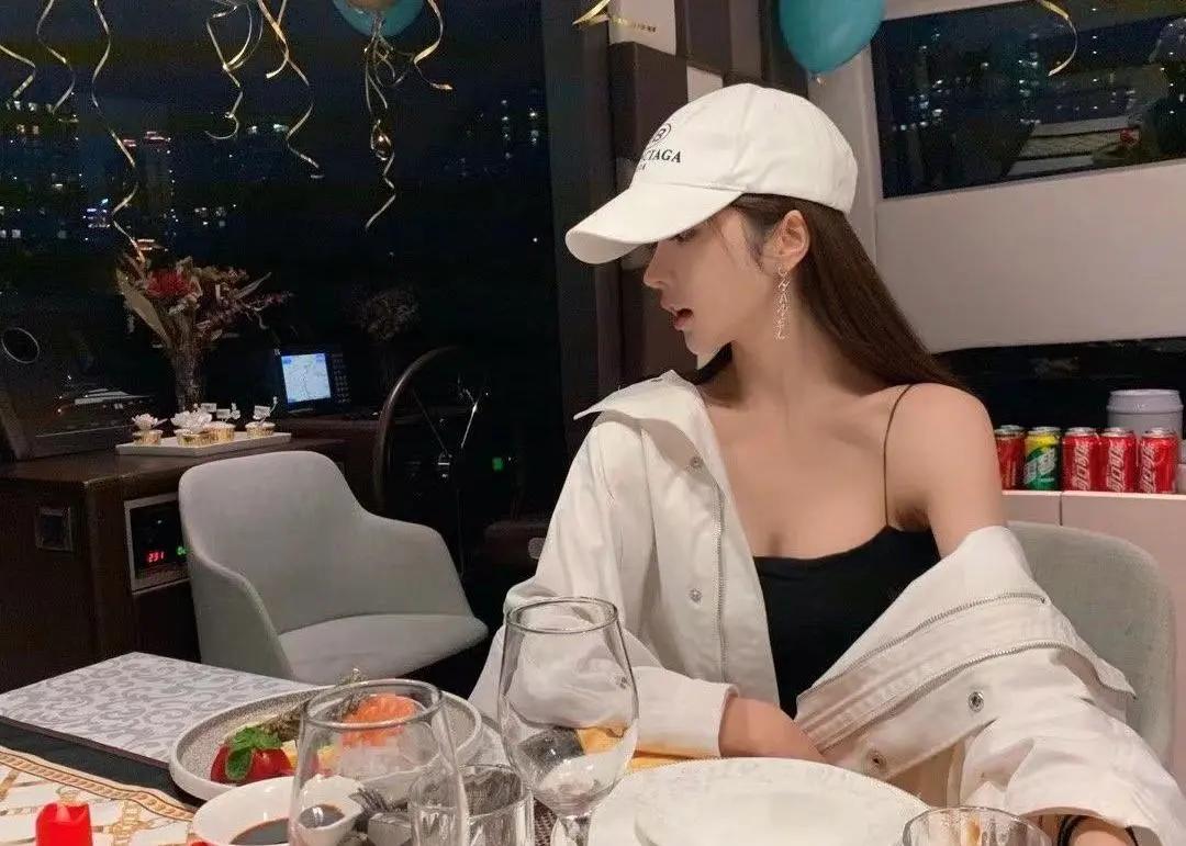 椰啵啵——上能T台走秀，下能下厨温酒