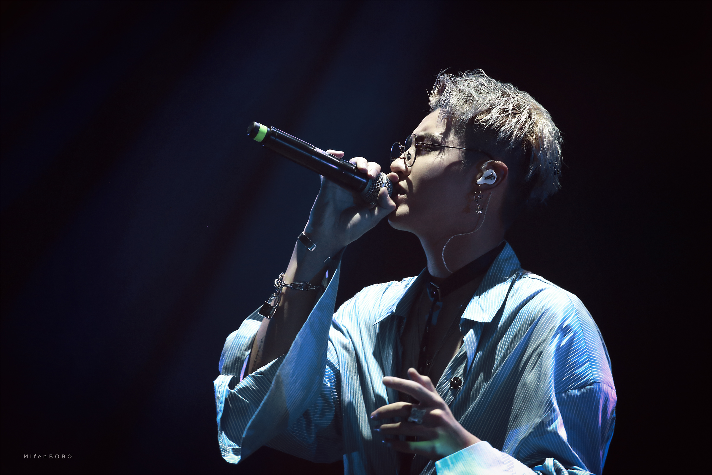 鹿晗生日证明圈内好人缘？吴亦凡发新歌蔡徐坤却躺枪？