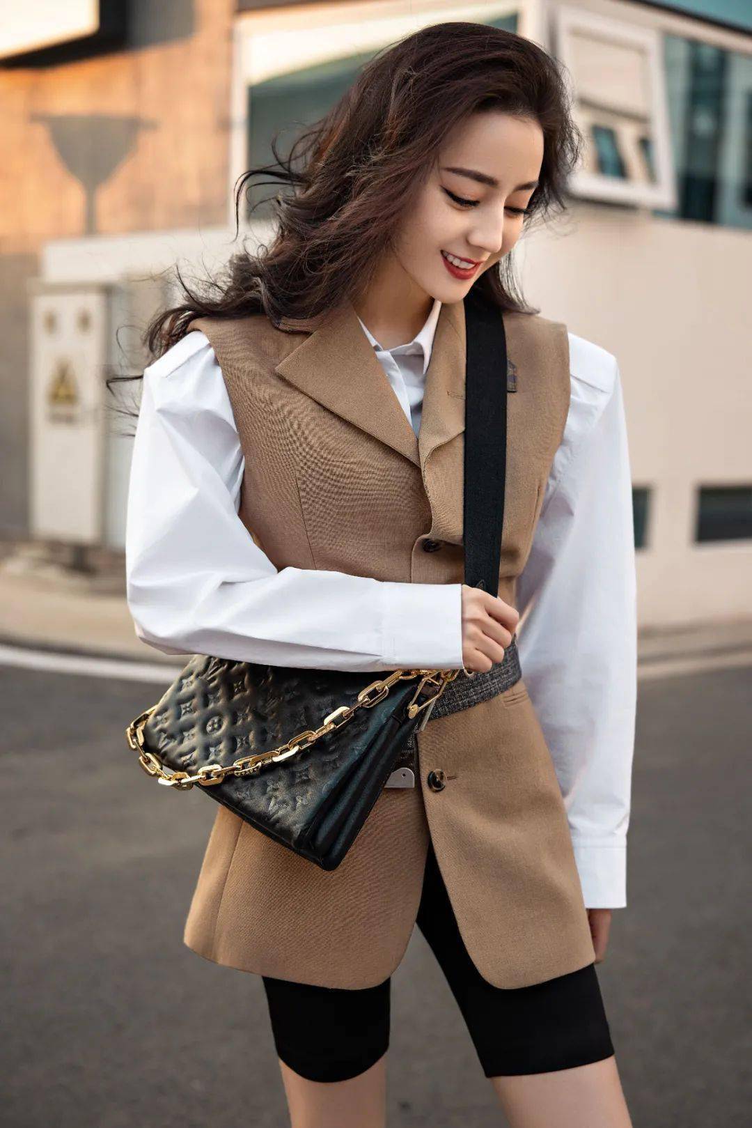 LV新手袋一出，女明星们集体撞包