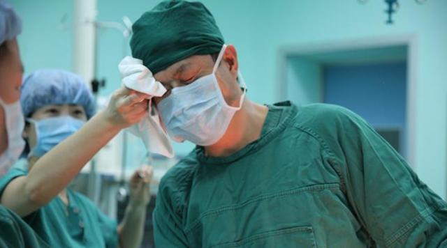 为什么妇产科都是男医生检查,医院妇产科为什么要男医生