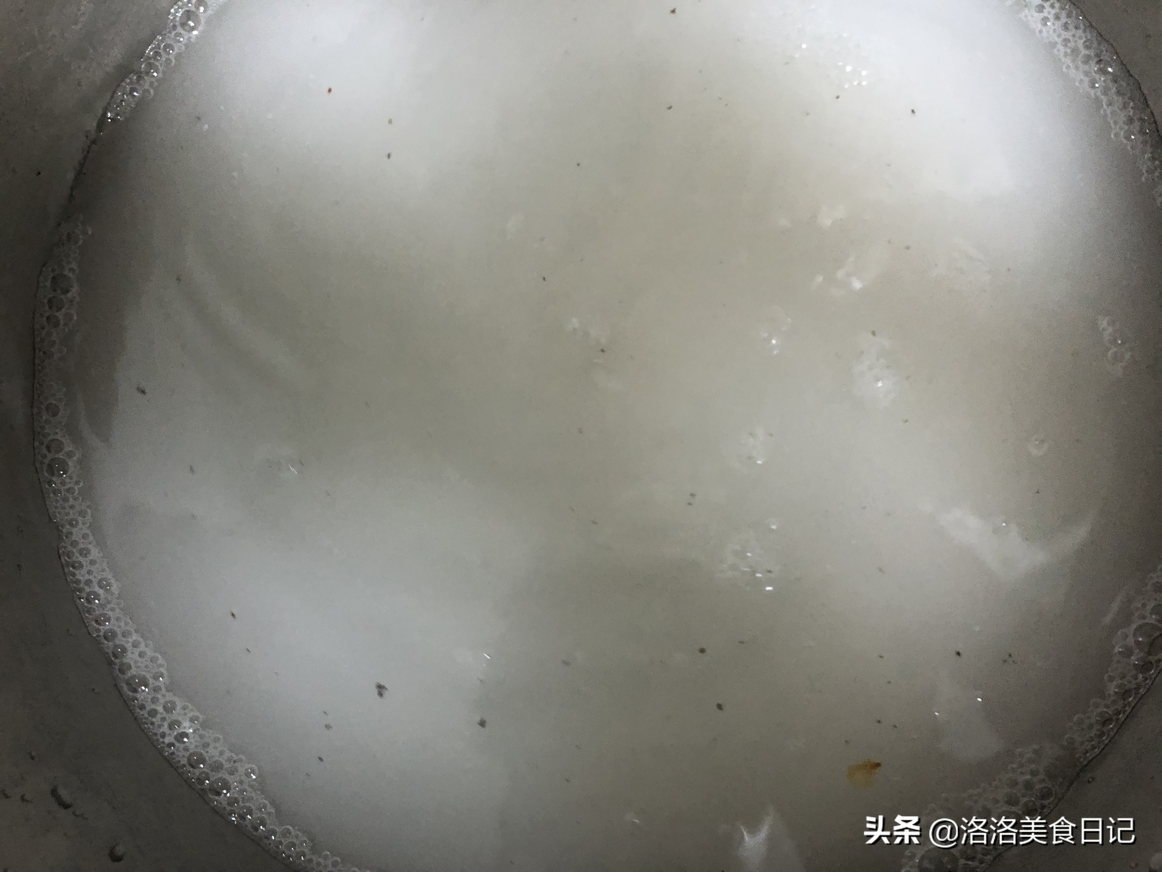 洗草莓，直接用清水洗等于吃虫卵，教你一招，洗得干净吃得更放心