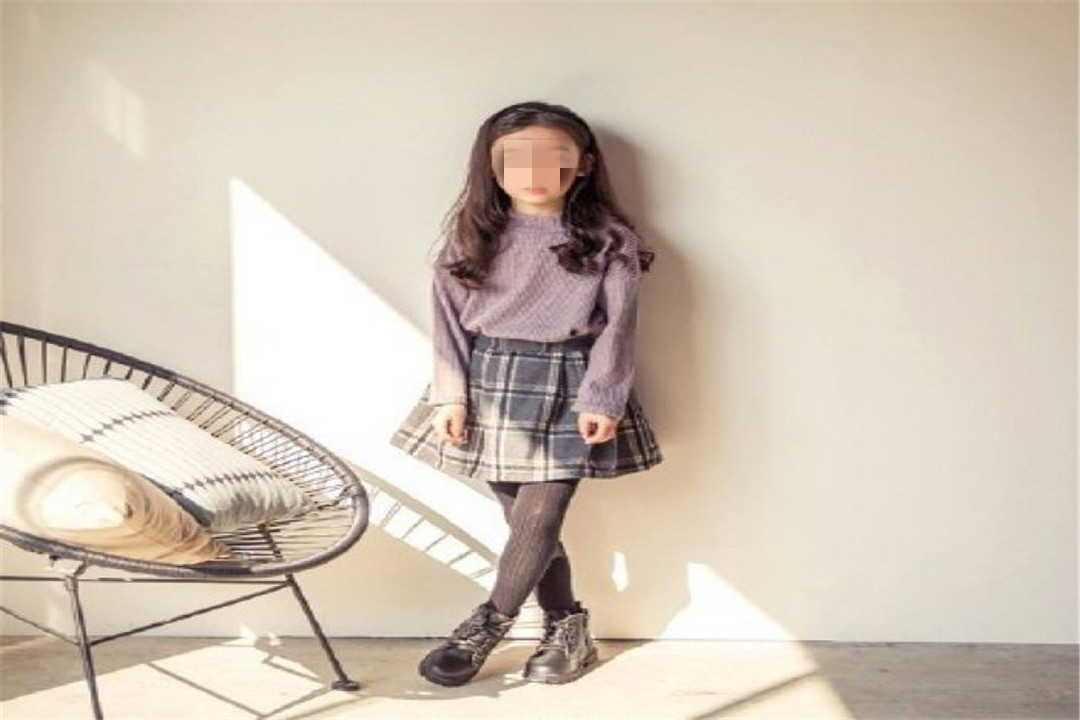 12岁长出喉结胡子正常吗,13岁女孩长喉结正常吗