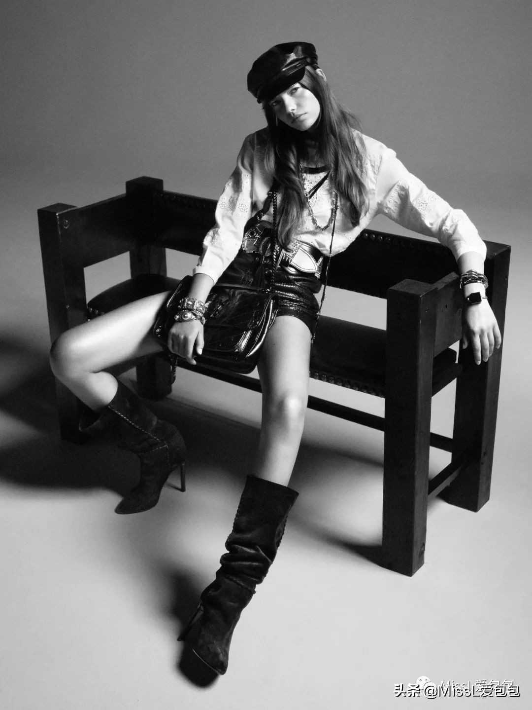 ysl圣罗兰最便宜的包多少钱,ysl圣罗兰化妆包红丝绒