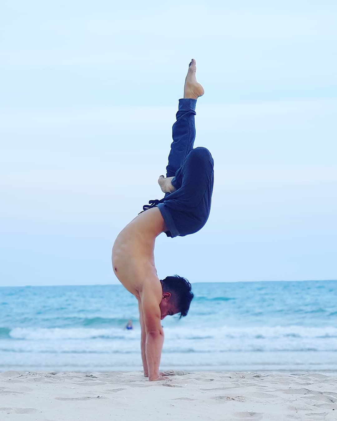 海边沙滩瑜伽体式简单好看,海滩瑜伽动作